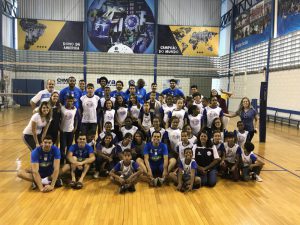 Alunos do projeto Vôlei em Rede, Núcleos Lagoa Santa/MG, visitam treinam do Sada Cruzeiro em Belo Horizonte.