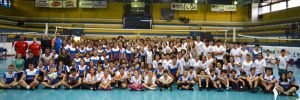 Cerca de 170 crianças e adolescentes participam de evento com muito minivôlei para a garotada.