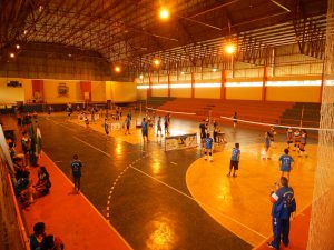 Mais de 100 crianças e adolescentes participam de encontro entre núcleos do projeto Vôlei em Rede no Paraná.