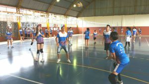 Festivais Internúcleos promovem interação e muito minivôlei para crianças e adolescentes do projeto Vôlei em Rede no Paraná.