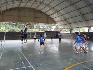 Minivôlei promove interação entre alunos, convidados e ex-alunos no Núcleo Ponta Grossa/PR.